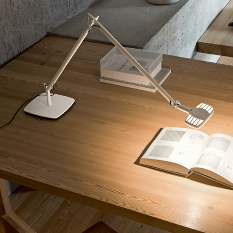 LUCEPLAN OTTO WATT TAVOLO BIANCO CON BASE AMBIENT