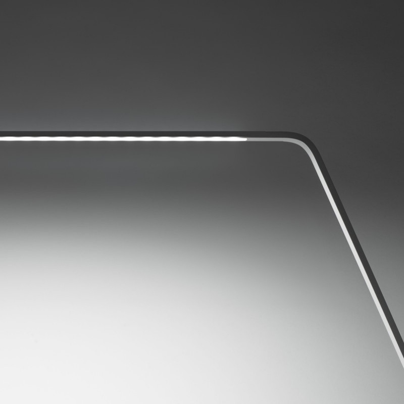 LINEA LIGHT LAMA LED TAVOLO PARTICOLARE