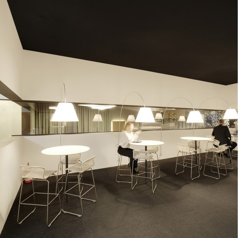 Luceplan Lady Costanza lampada da terra con stelo ad arco