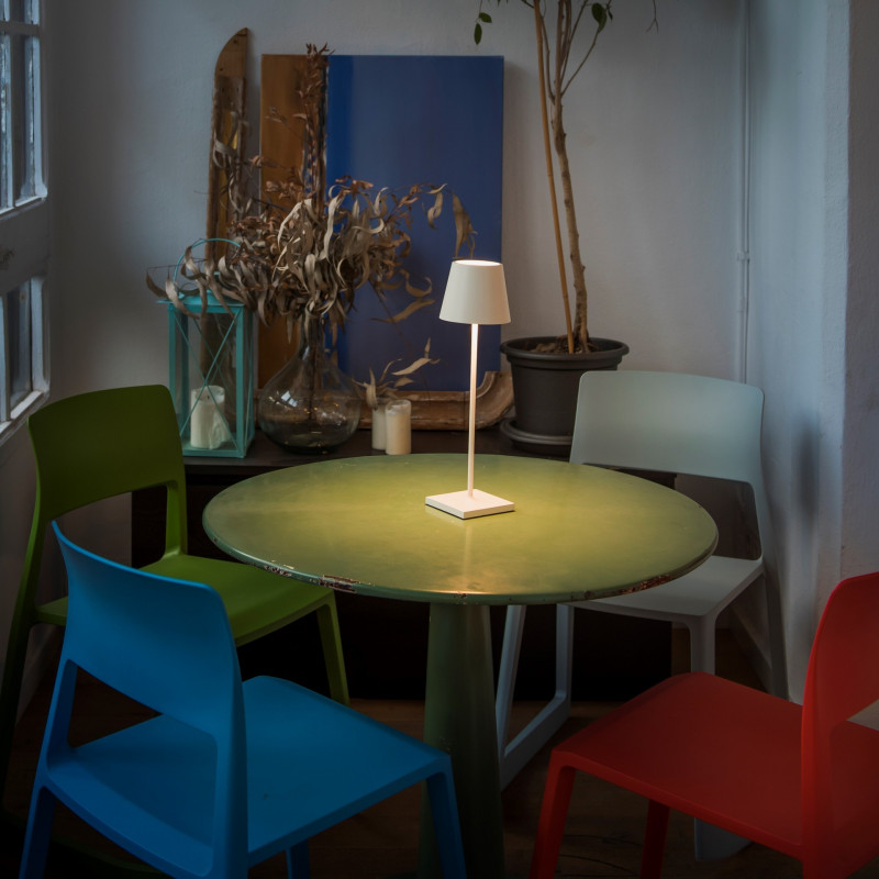 Lampada Portatile LED ricaricabile per esterni ed interni