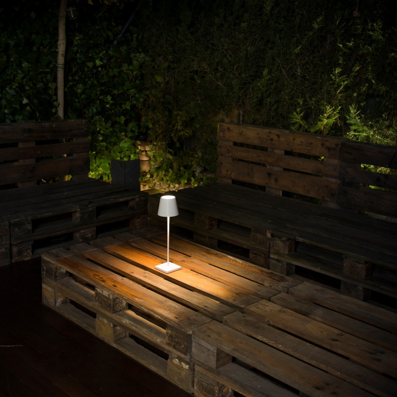 Lampada Portatile LED ricaricabile per esterni ed interni