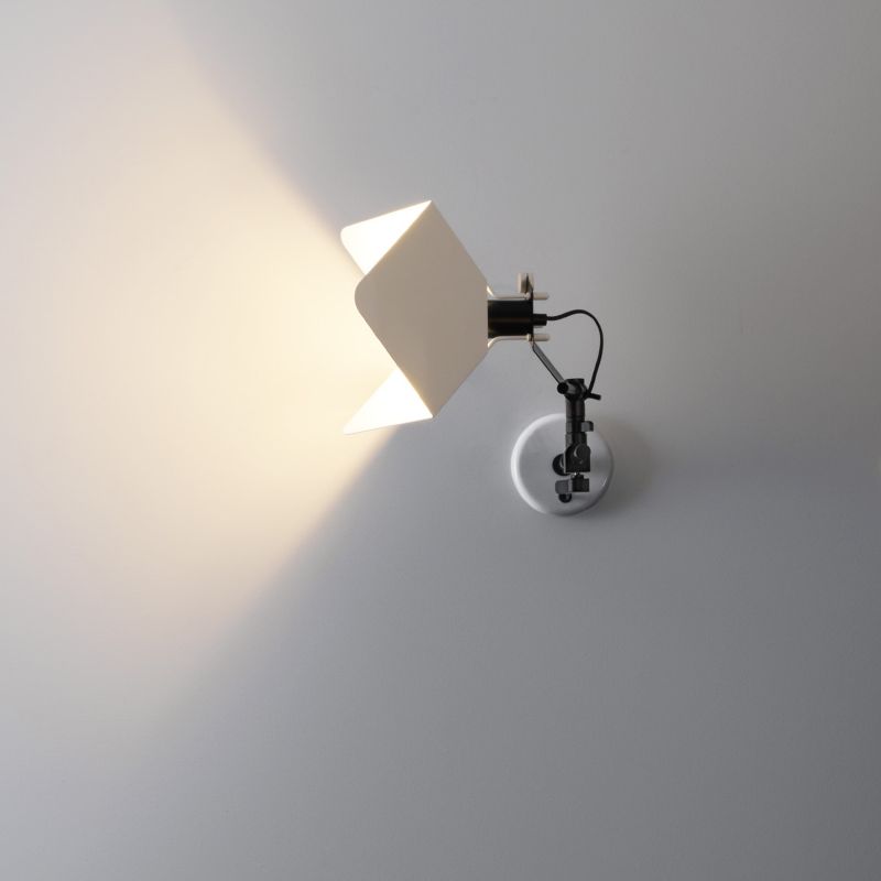 Stilnovo Triedro Lampada a parete orientabile