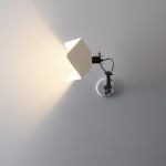 Stilnovo Triedro Lampada a parete orientabile