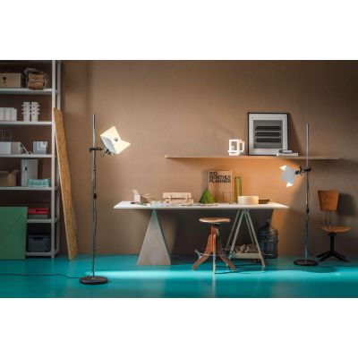 Stilnovo Triedro Lampada da terra orientabile
