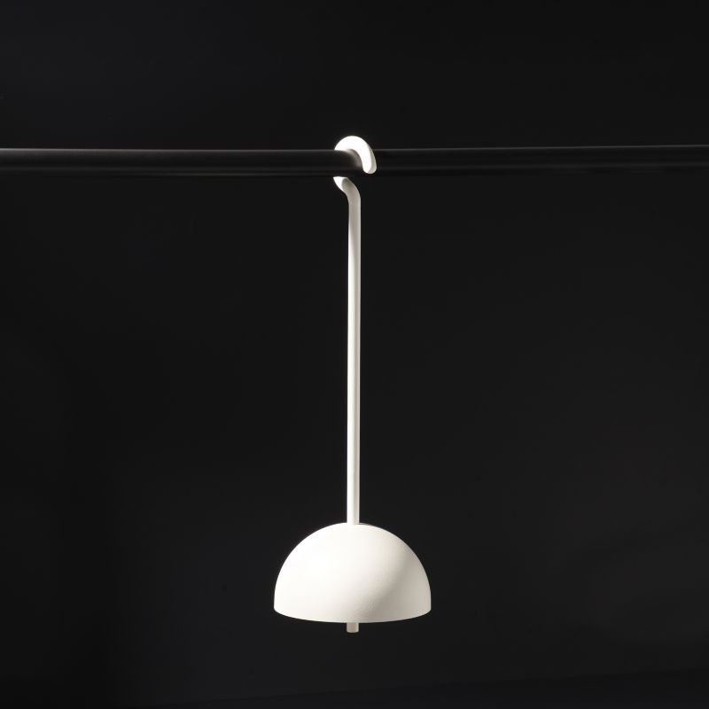 Logica IOTA lampada tavolo e sospensione portatile ricaricabile per esterni ed interni